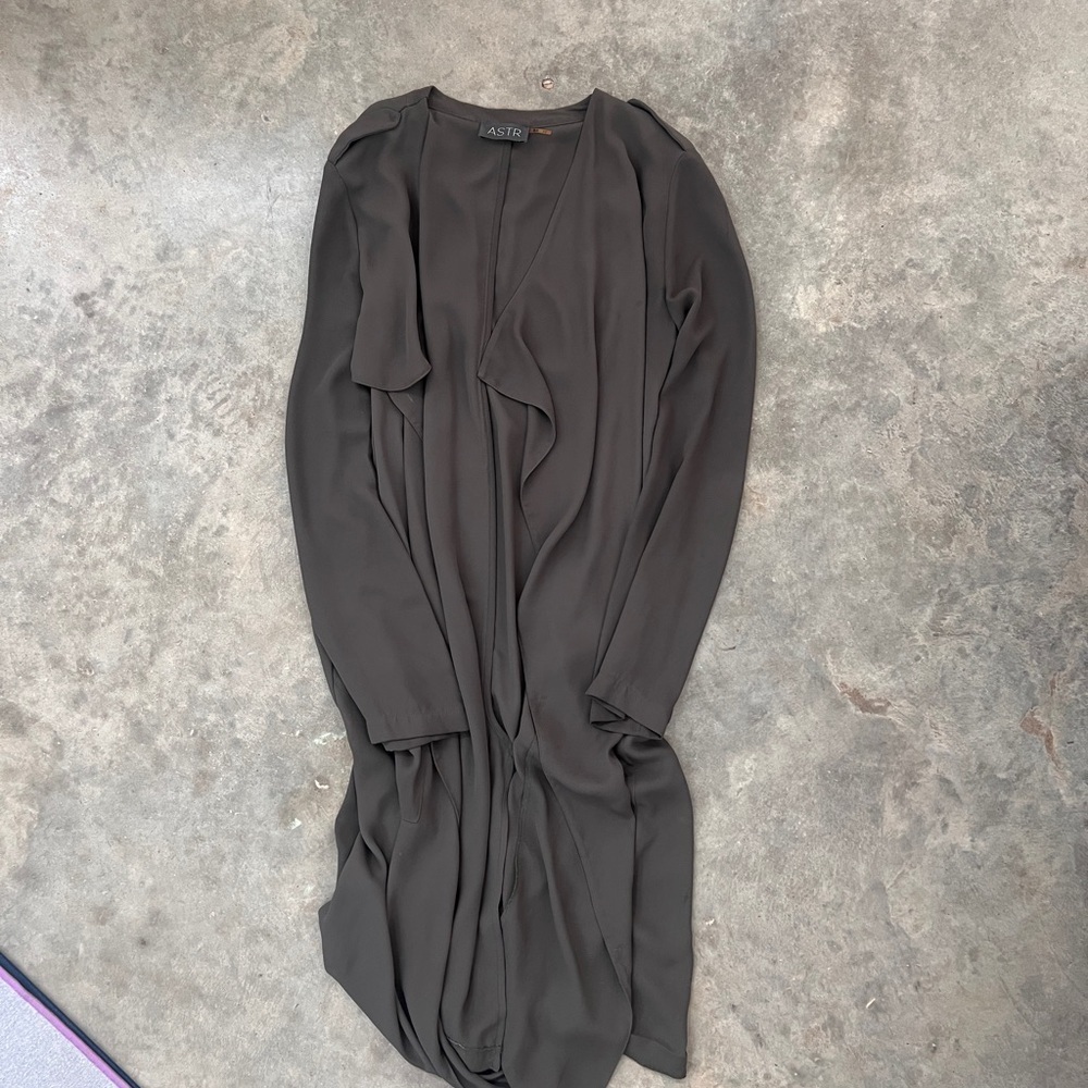 ASTR minimalist olive duster - Picture 9 of 9